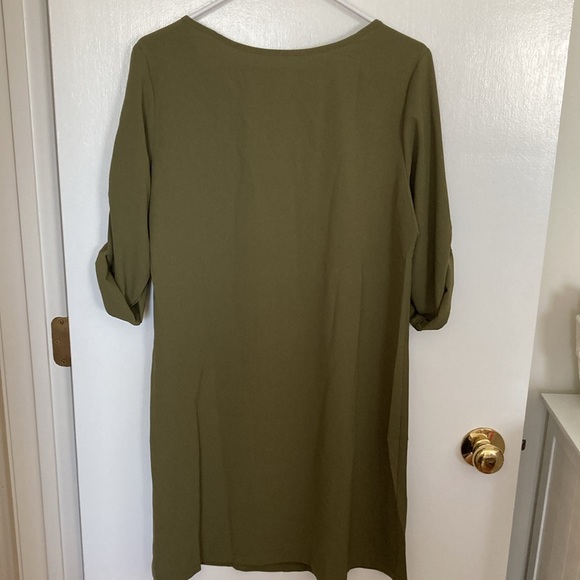 Chase Secret, Women's Green Tunic Style Dress. Size M - Picture 3 of 8